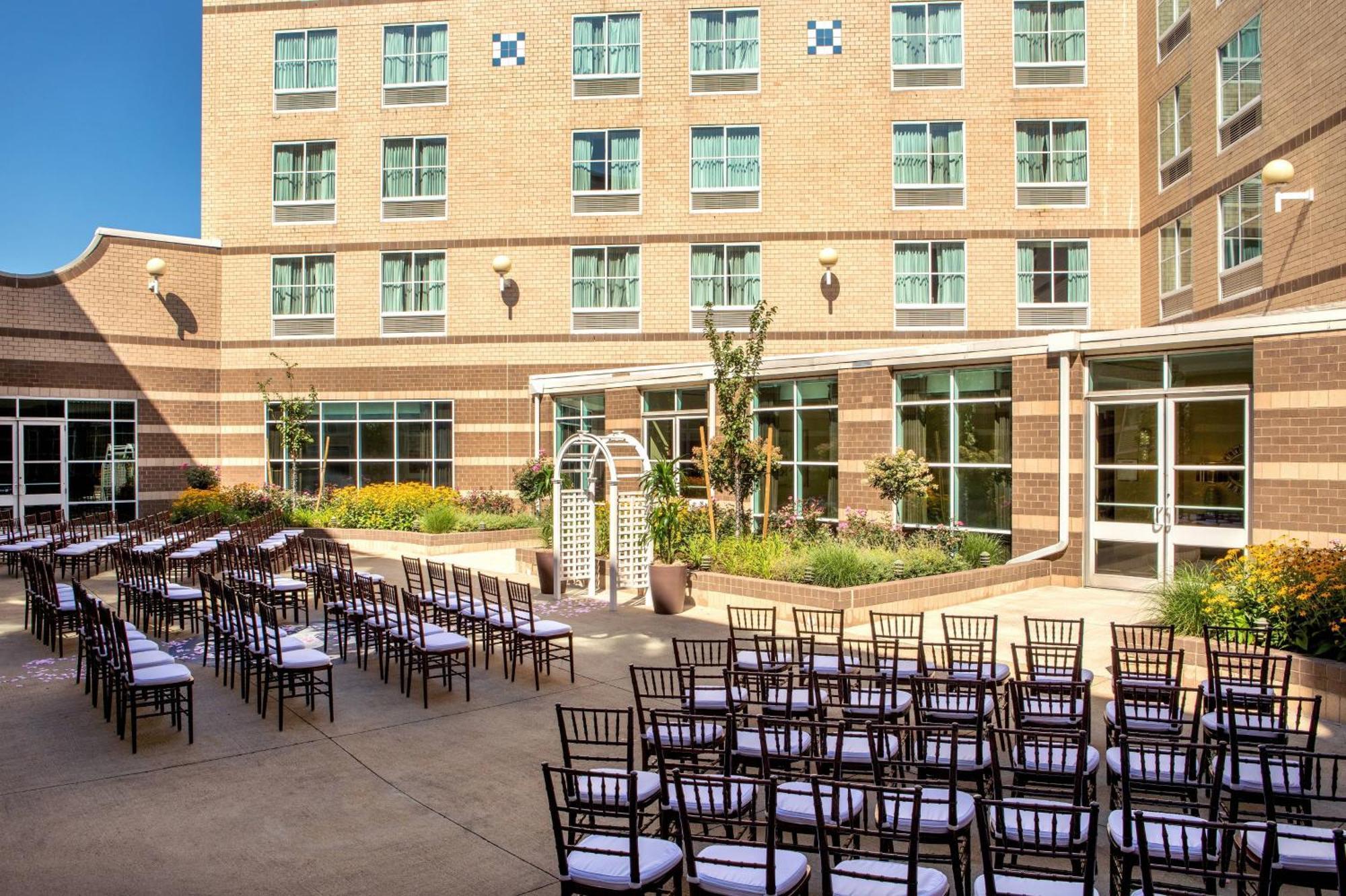 Sheraton Boston Needham Hotel Екстер'єр фото