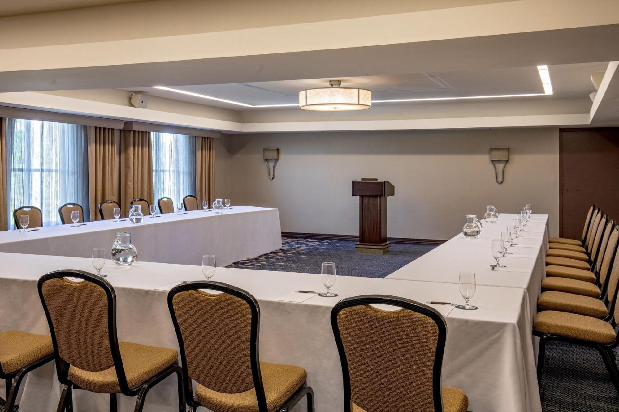 Sheraton Boston Needham Hotel Екстер'єр фото