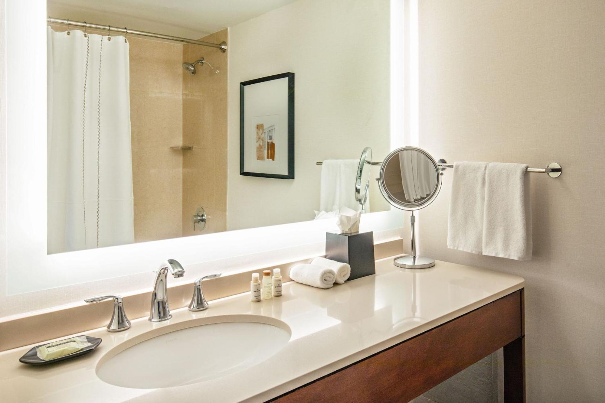 Sheraton Boston Needham Hotel Екстер'єр фото