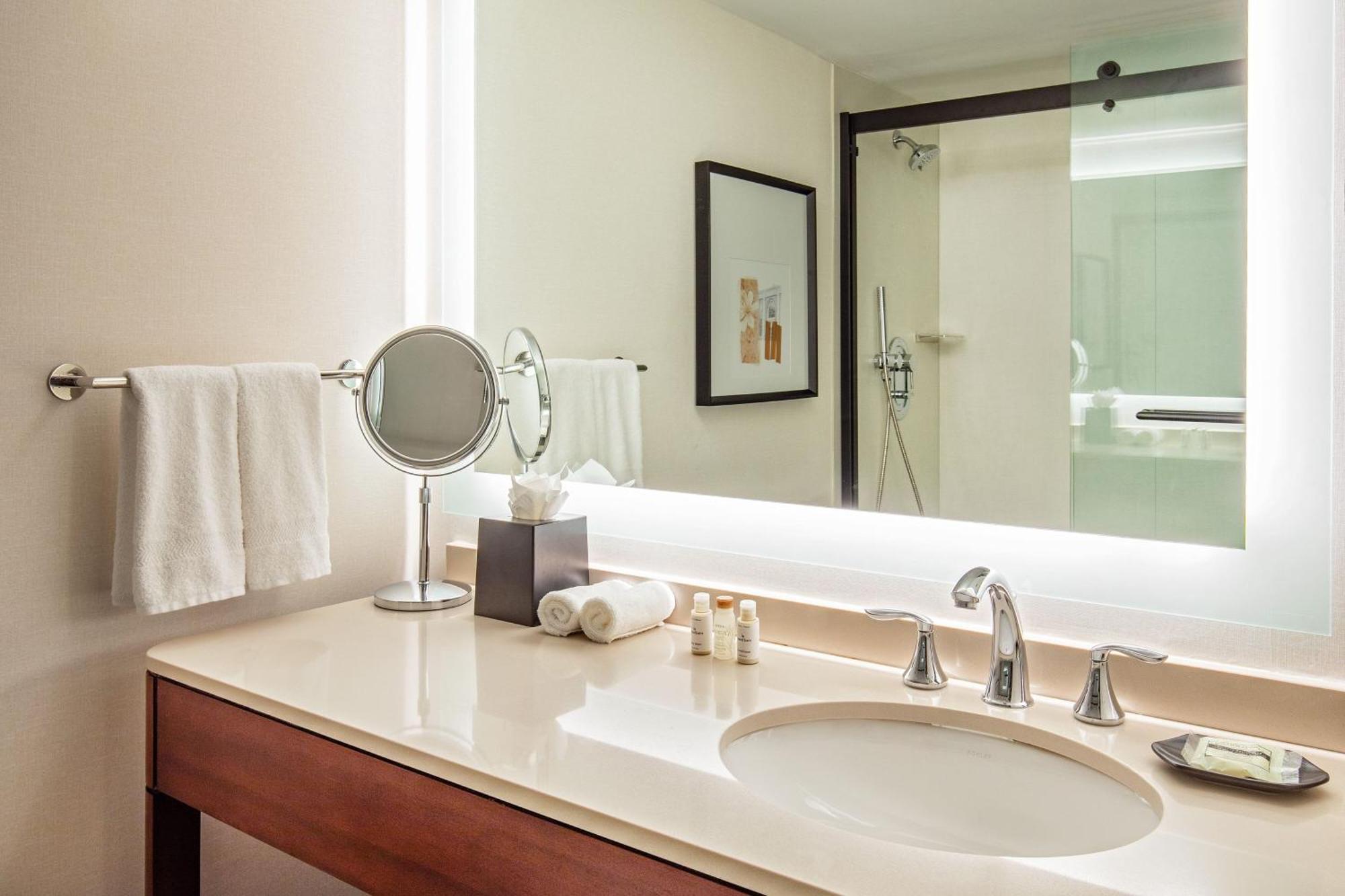 Sheraton Boston Needham Hotel Екстер'єр фото
