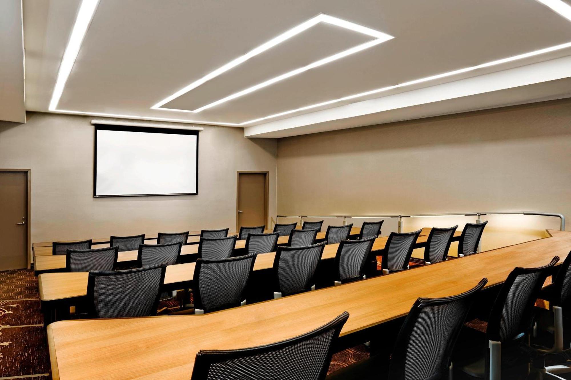 Sheraton Boston Needham Hotel Екстер'єр фото
