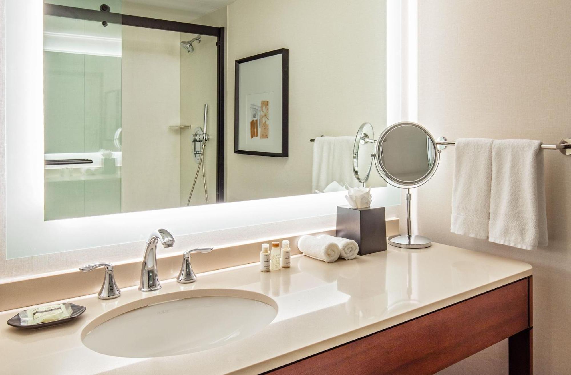 Sheraton Boston Needham Hotel Екстер'єр фото