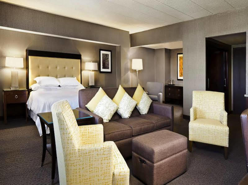 Sheraton Boston Needham Hotel Екстер'єр фото